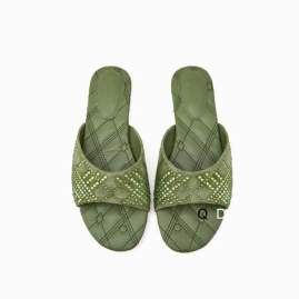 Picture of Burberry Slippers _SKUBurberrysz35-40GDT04023275